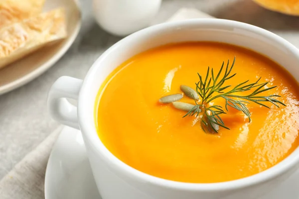 Délicieuse Soupe Crème Citrouille Dans Bol Sur Table Gros Plan — Photo