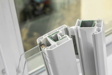 Modern pencere profil sayfası arka plan bulanık, closeup örneği