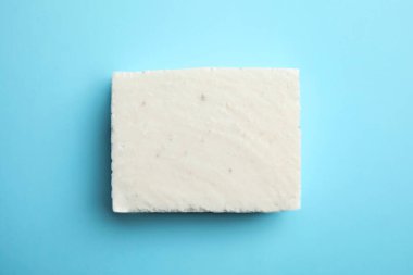 El yapımı sabun bar renk arka planda, üstten görünüm