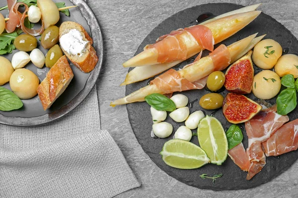 Composición Plana Con Melón Jamón Aperitivo Servido Mesa — Foto de Stock