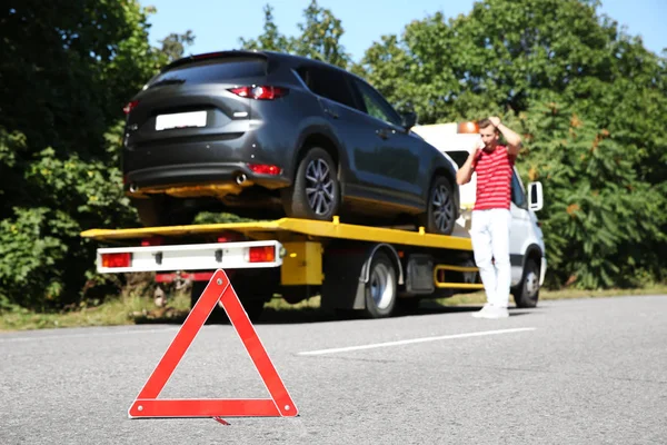 Señal Parada Emergencia Hombre Cerca Coche Roto Fondo — Foto de Stock