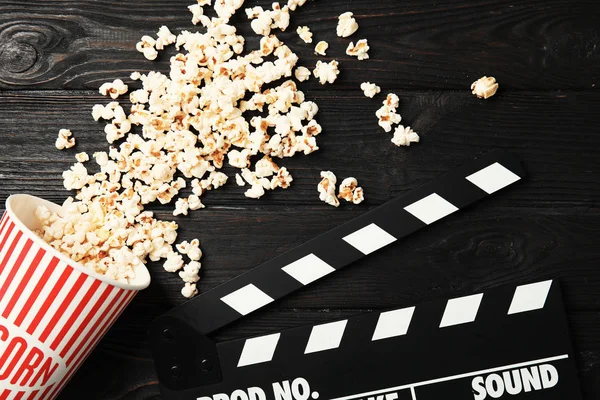 Tasty Popcorn Clapperboard Wooden Background Top View Cinema Snack — Stock Photo, Image