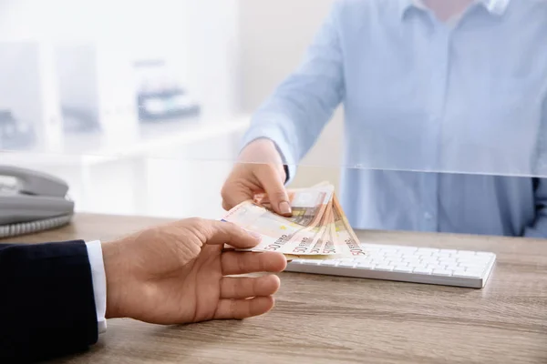 Man Receiving Money Teller Cash Department Window Closeup — Stock Photo, Image