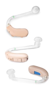 İşitme cihazı ile beyaz arka plan üzerinde ayarlayın. Tıbbi nesneleri