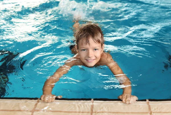 Lindos Niños Piscina Cubierta — Foto de Stock