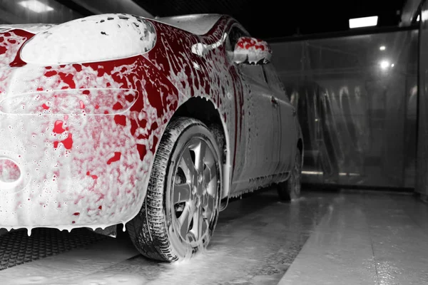 自动覆盖泡沫在洗车 特写镜头 文本空间 — 图库照片