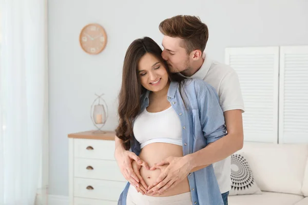 Jonge Mooie Paar Thuis Romantische Relatie — Stockfoto