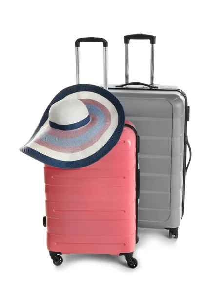Koffer Und Hut Auf Weißem Hintergrund Reisevorbereitung — Stockfoto