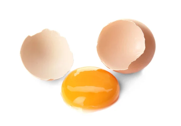 Κρόκο Αυγού Ραγισμένο Κέλυφος Λευκό Φόντο — Φωτογραφία Αρχείου