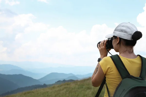 Fotografo Naturalista Professionista Che Scatta Foto Montagna Spazio Testo — Foto Stock