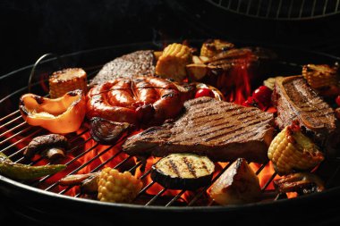 Çeşitli lezzetli et ve sebze Barbekü ızgara