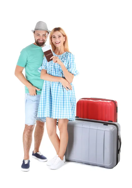 Pareja Con Maletas Pasaporte Sobre Fondo Blanco Viaje Vacaciones — Foto de Stock