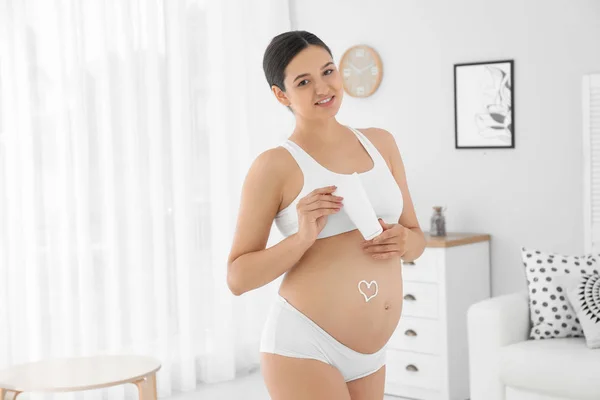 Bela Mulher Grávida Sentada Sofá Casa — Fotografia de Stock