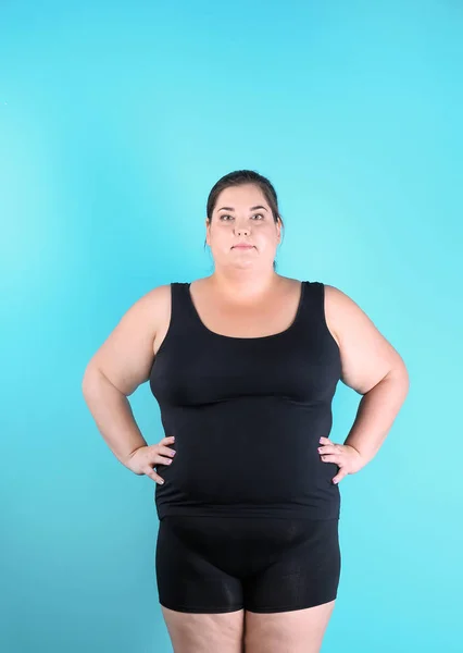 Избыточный Вес Женщины Потери Веса Цветном Фоне — стоковое фото