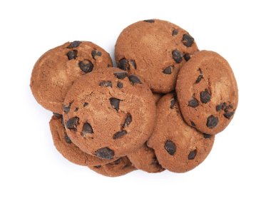 Beyaz arka planda, üstten görünüm lezzetli çikolatalı kurabiye yığını