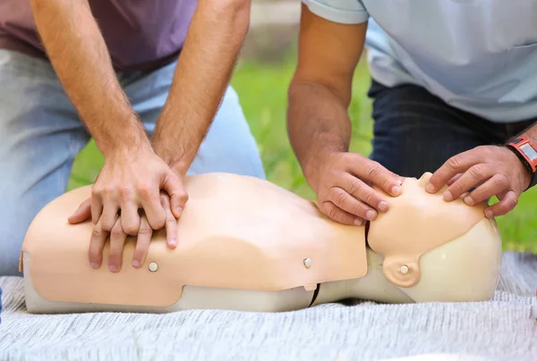 People Having First Aid Class Mannequin Outdoors — Stock Photo, Image