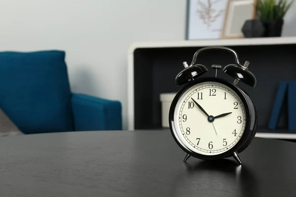 Relógio Alarme Mesa Dentro Casa Espaço Para Texto Gestão Tempo — Fotografia de Stock
