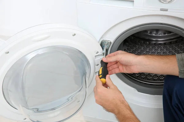 Young Plumber Fixing Washing Machine Bathroom — Stock Photo, Image