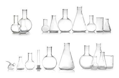 Analiz için farklı boş laboratuar kapkacakları ile beyaz arka plan üzerinde ayarla