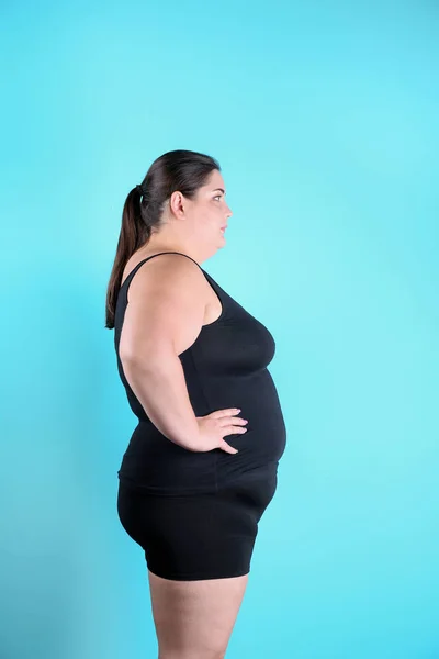 Mulher Com Excesso Peso Antes Perda Peso Fundo Cor — Fotografia de Stock