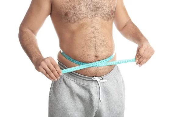 Übergewichtiger Mann Mit Maßband Auf Weißem Hintergrund Nahaufnahme — Stockfoto