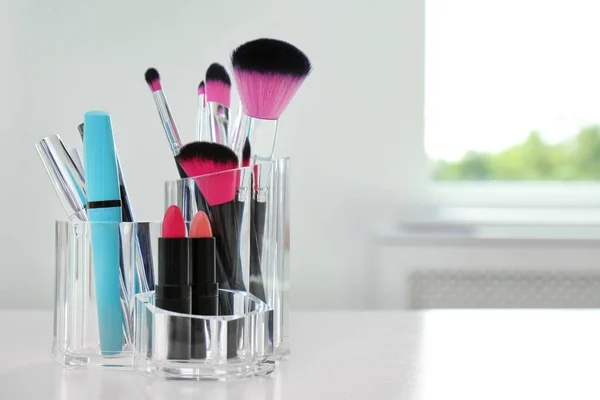 Organizador Con Productos Cosméticos Maquillaje Mesa Interiores Espacio Para Texto — Foto de Stock
