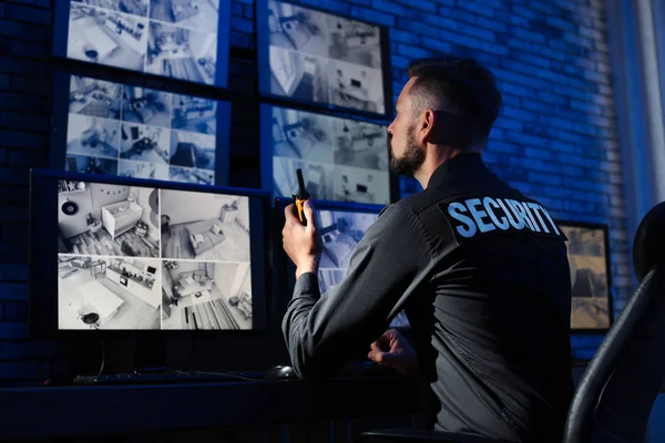 Female Security Guard Portable Transmitter Cameras Indoors — Stock Photo, Image