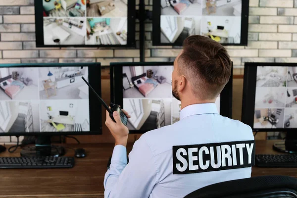 Female Security Guard Portable Transmitter Cameras Indoors — Stock Photo, Image