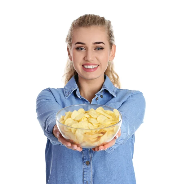 Donna Con Ciotola Patatine Sfondo Bianco — Foto Stock