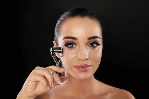 Portrait Young Woman Eyelash Extensions Holding Curler Black Background — Stock Photo, Image