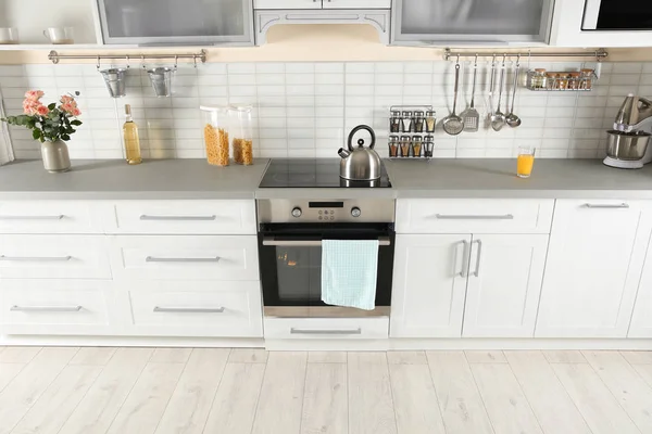 Light Modern Kitchen Interior New Oven — Stock Photo, Image