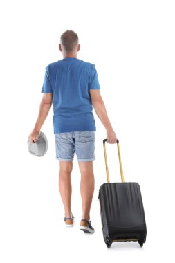 Üst düzey çift renk duvarının yakınında bavul ile. Tatil seyahat