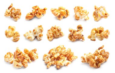 Lezzetli karamelli patlamış mısır ile beyaz arka plan üzerinde ayarla