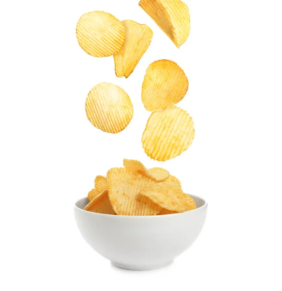 Вкусные Картофельные Чипсы Падают Удар Белом Фоне — стоковое фото