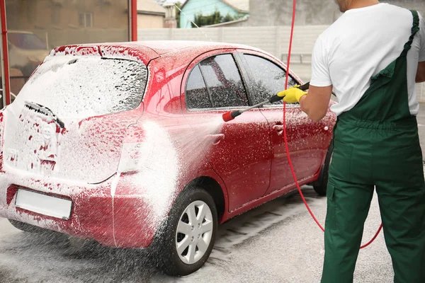 Male Worker Cleaning Vehicle High Pressure Foam Jet Car Wash — Stock Photo, Image