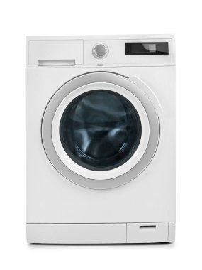 Modern çamaşır makinesi beyaz arka plan üzerinde. Çamaşır günü