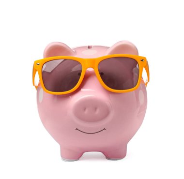 Beyaz izole güneş gözlüğü ile Piggy banka
