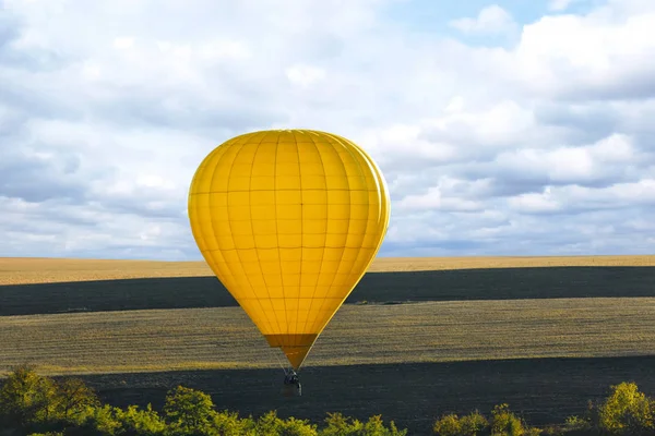 Colorful Hot Air Balloon Flying Field — Stock Photo, Image