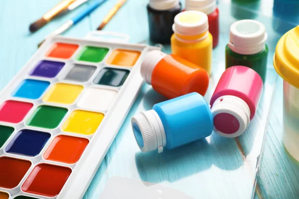 Σύνολο Υλικά Ζωγραφικής Για Παιδί Στον Πίνακα Χρωμάτων — Φωτογραφία Αρχείου