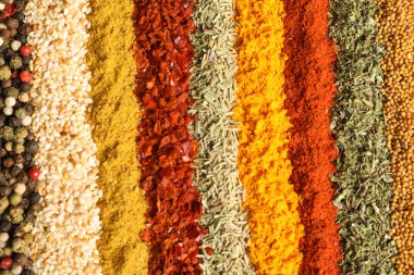 Satır arka plan, üstten görünüm olarak farklı aromatik baharat