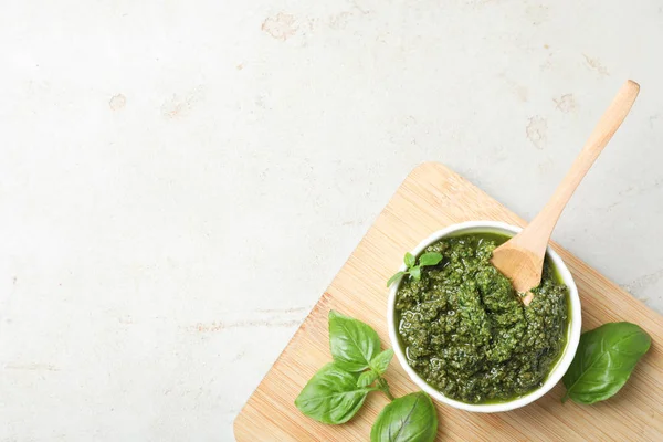 Tavola Con Salsa Pesto Basilico Fatta Casa Ciotola Sul Tavolo — Foto Stock