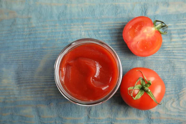 Pot Met Zelfgemaakte Tomatensaus Groenten Houten Tafel Bovenaanzicht — Stockfoto