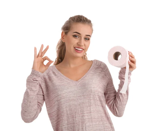 白い背景の上のトイレット ペーパーのロールを保持している美しい若い女性 — ストック写真