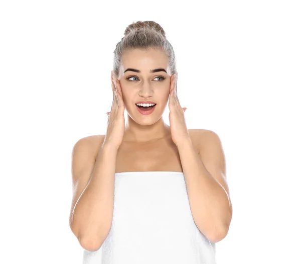 Portret Van Mooie Jongedame Met Handdoek Witte Achtergrond — Stockfoto