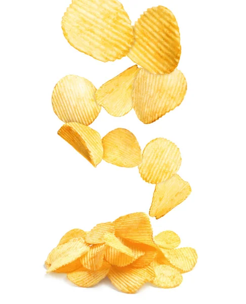 Smakelijke Aardappel Chips Vallen Witte Achtergrond — Stockfoto