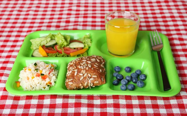 Serve Vassoio Con Cibo Sano Sul Tavolo Pranzo Scolastico — Foto Stock