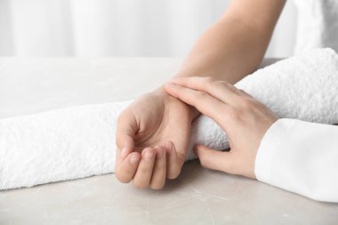 Tablo, closeup kontrol hastanın darbe doktor