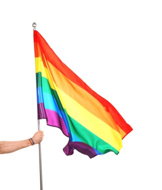 Gökkuşağı Lgbt bayrağı beyaz arka plan üzerinde tutan eşcinsel adam