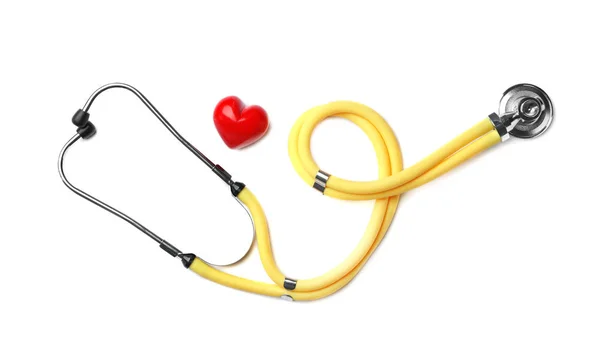 Nabız Kırmızı Kalp Beyaz Arka Planda Üstten Görünüm Denetimi Stetoskop — Stok fotoğraf