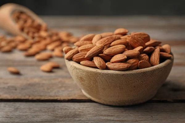 Sabrosos Frutos Secos Almendras Orgánicas Tazón Mesa — Foto de Stock